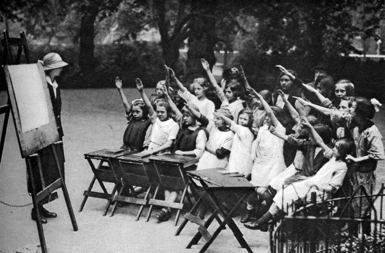 Friluftsklasse i Lincolns Inn Fields, London, 1926-1927 af Unbekannt