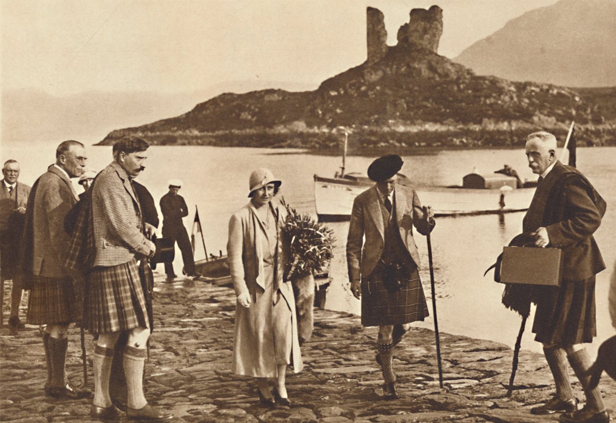 Over havet til Skye - landing i Skye fra yachten Golden Hind, 1933 1937 af Unbekannt