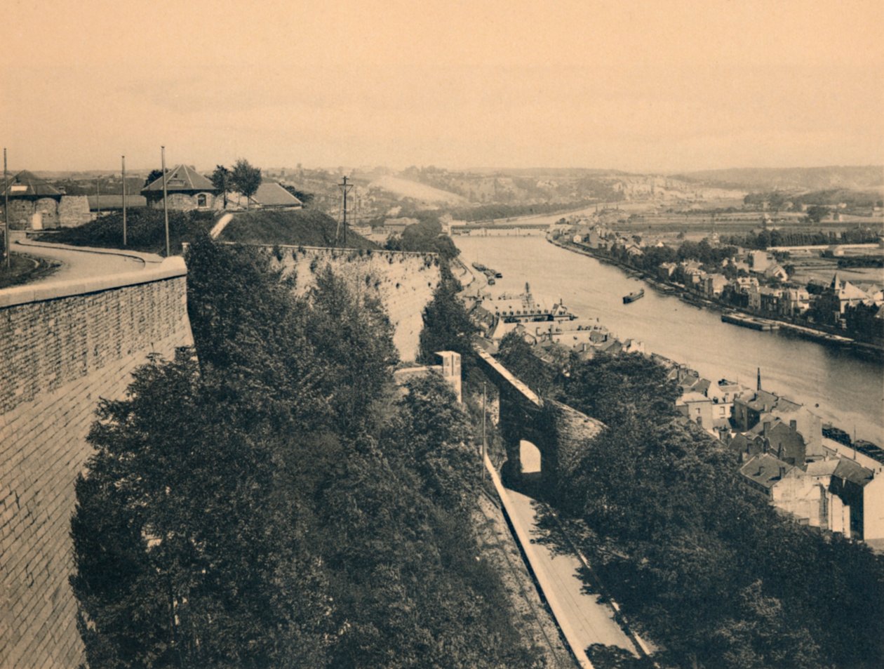 Panorama over Meuse set fra Ruten Merveilleuse, c1900 af Unbekannt