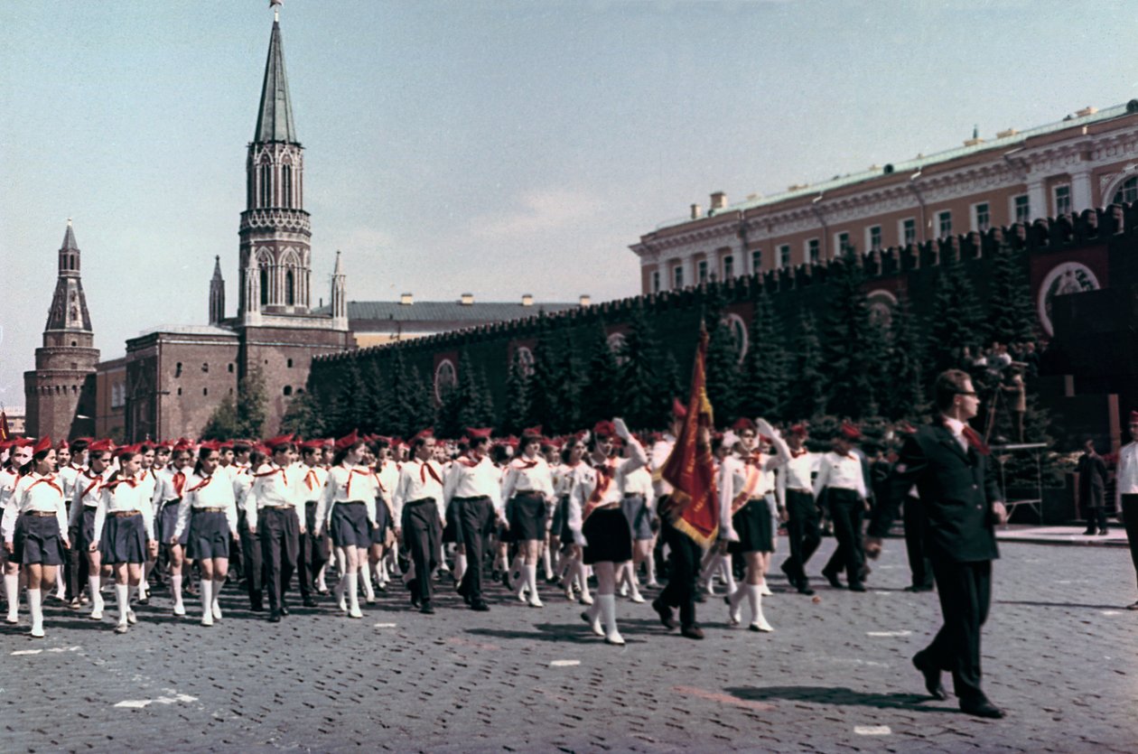 Parade af de unge pionerer, Den Røde Plads, Moskva, 1972 af Unbekannt