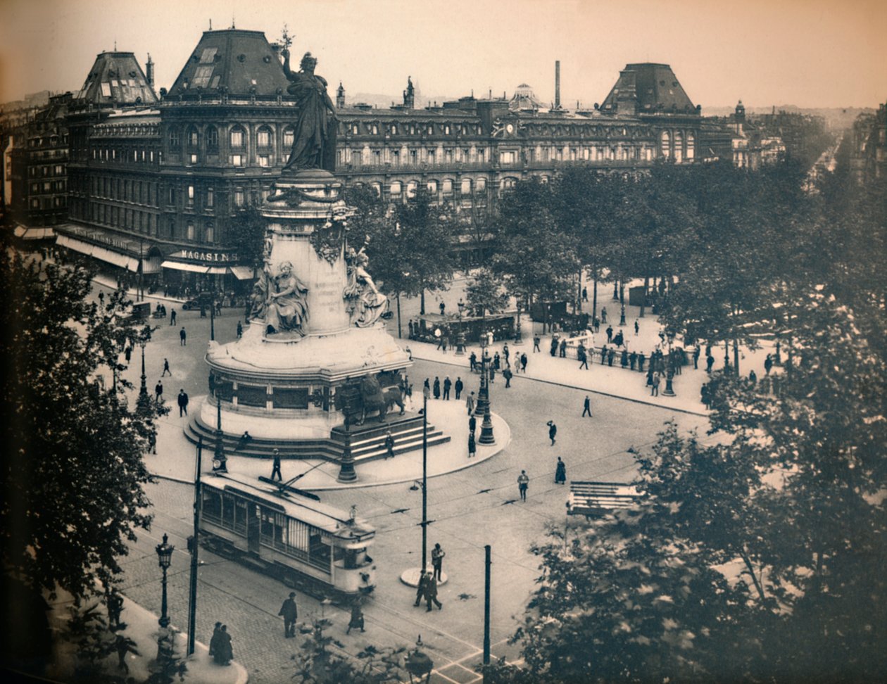 Paris. - Republikkens Plads. -LL, c1910. af Unbekannt