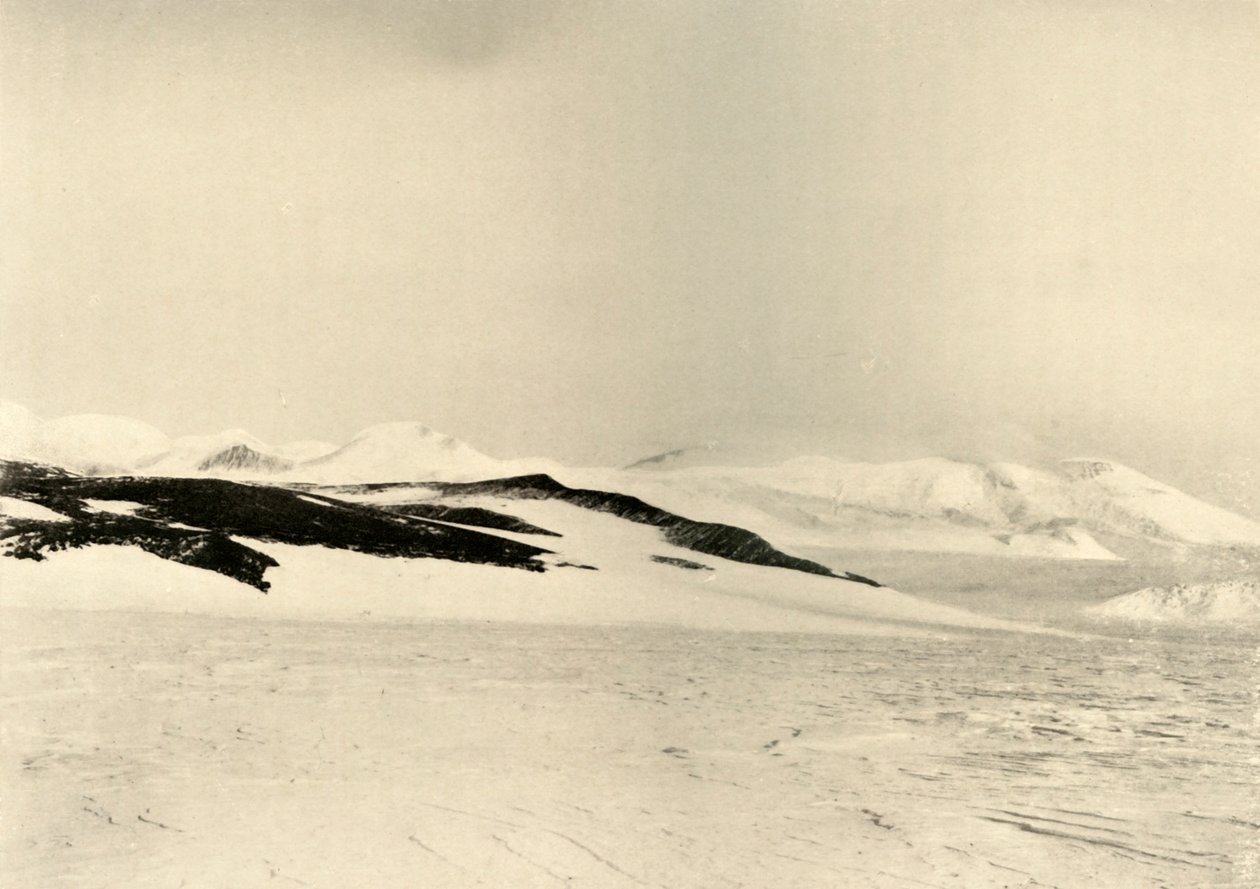 En del af Queen Alexandra Range 1500 Feet Up The Glacier, c1908, 1909. af Unbekannt
