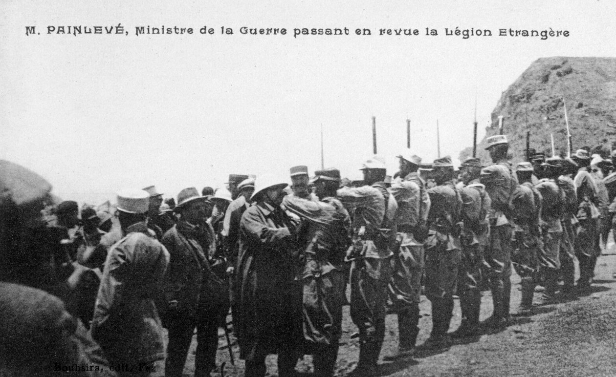 Paul Painlevé gennemgår franske fremmedlegions tropper, Marokko, c1926 af Unbekannt