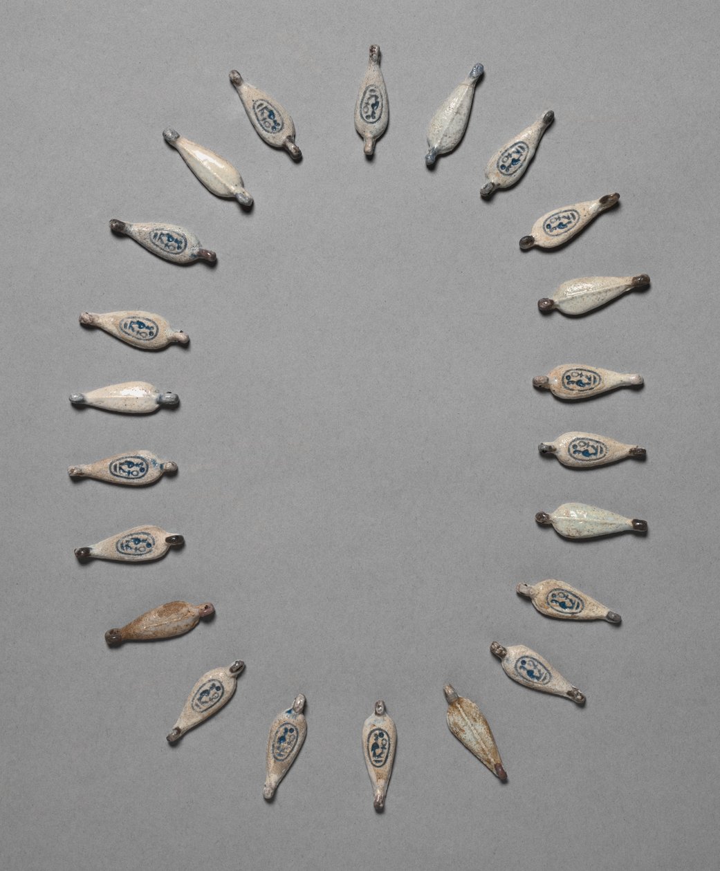 Kronbladformede perler, ca. 1391-1353 f.Kr. af Unbekannt