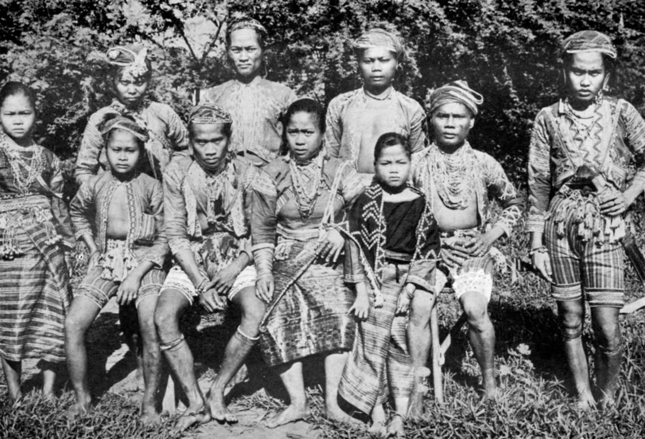 Filippinske øboere i festdagskostume, 1926 af Unbekannt