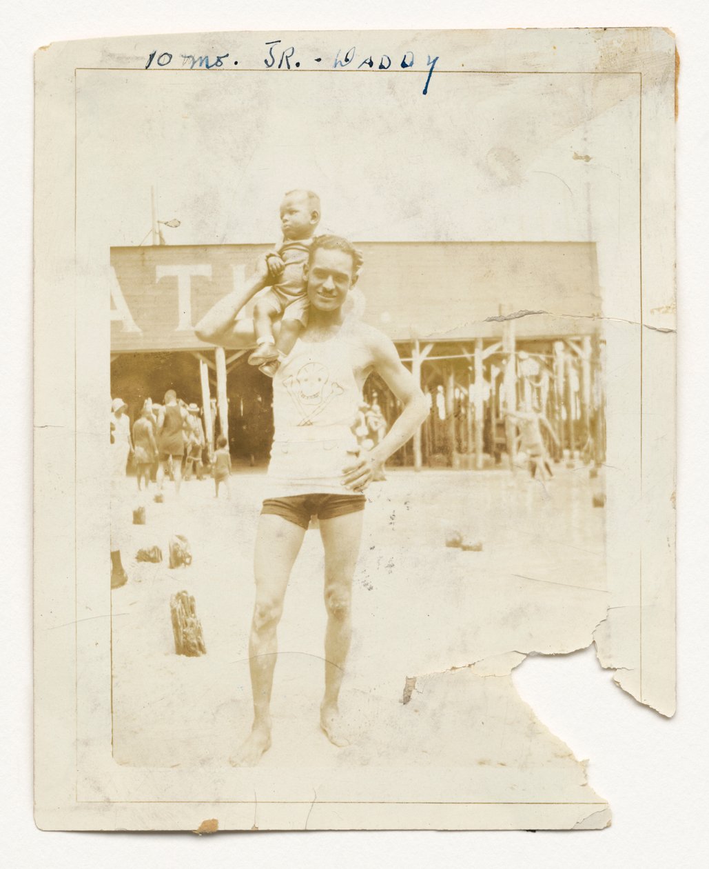 Foto af Cpl. Lawrence Leslie McVey med sin søn, Lawrence McVey Jr., 1925. af Unbekannt
