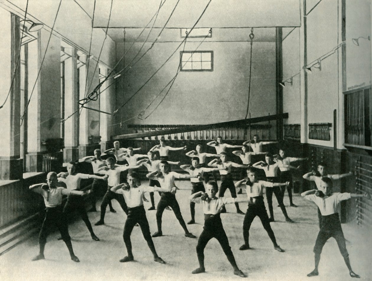 Fysiske øvelser ved Royal Institution for the Deaf and Dumb, Friar Gate, Derby, 1902. af Unbekannt