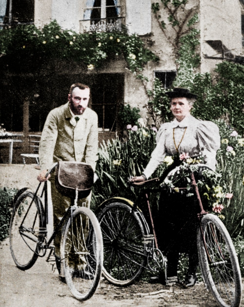 Pierre og Marie Curie, franske fysikere, forbereder sig på at cykle af Unbekannt