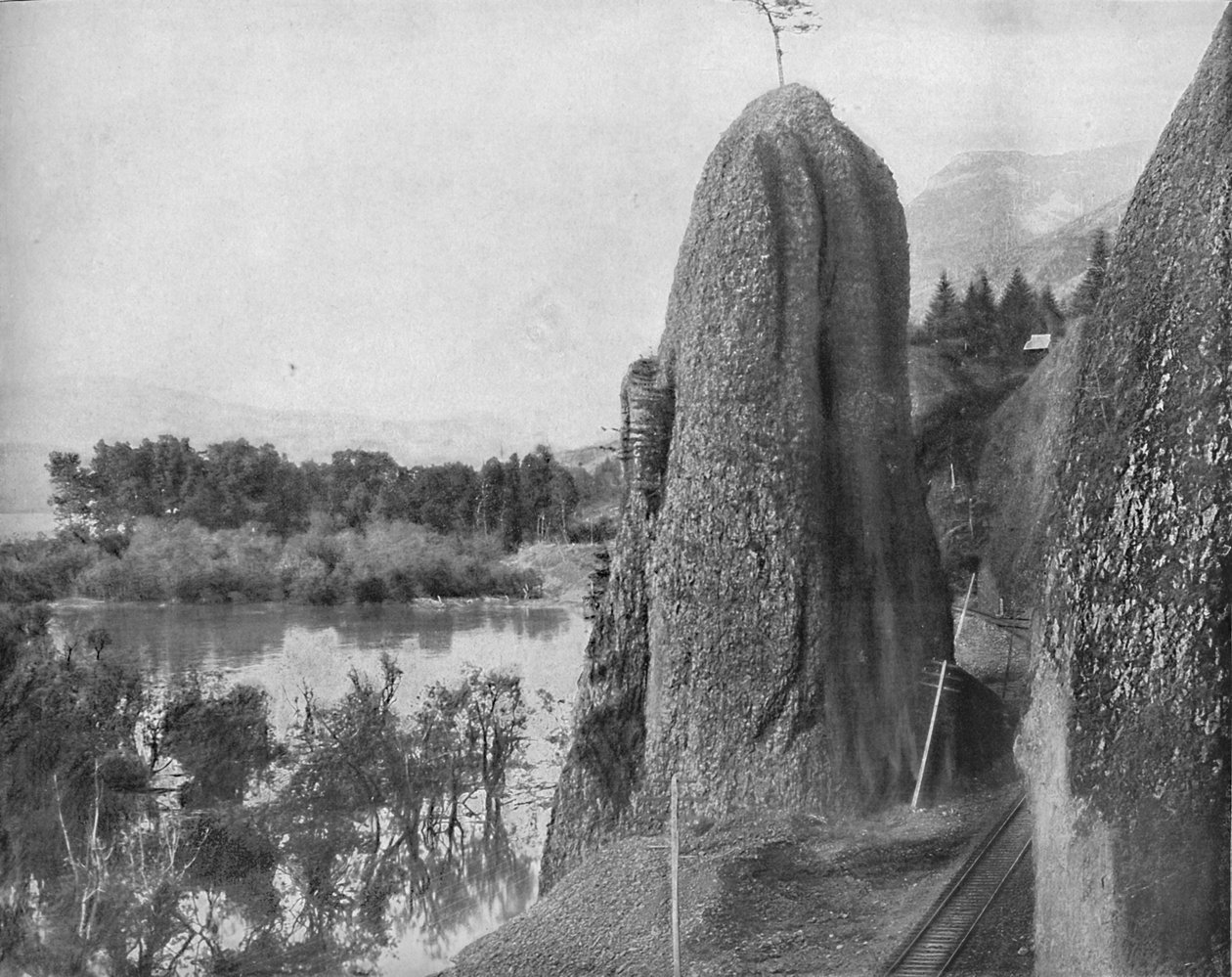 Pillars of Hercules, Columbia River, c1897. af Unbekannt