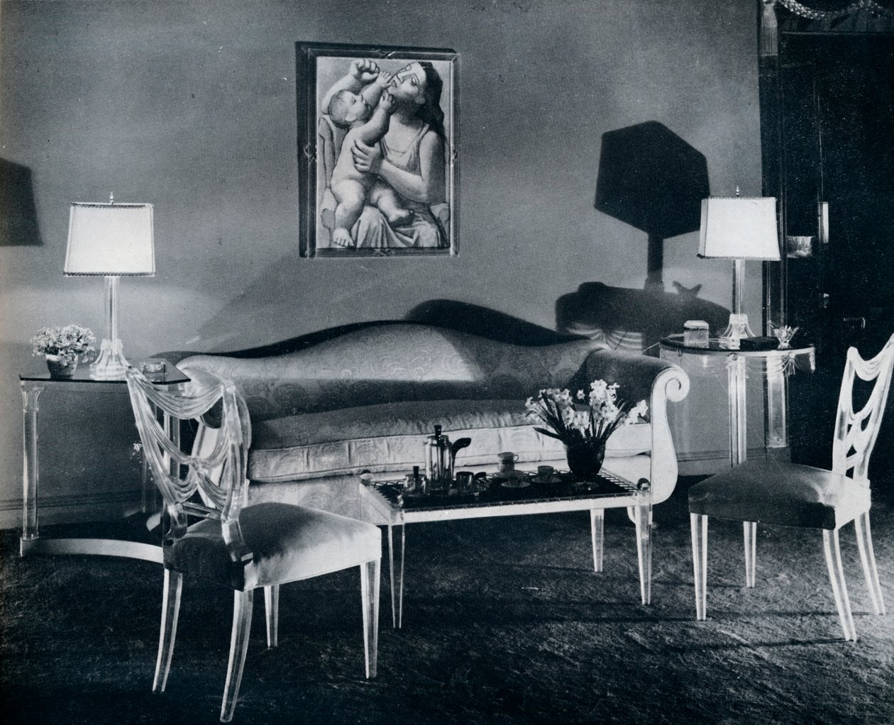 Plexiglasmøbler i interiør fra 1940
