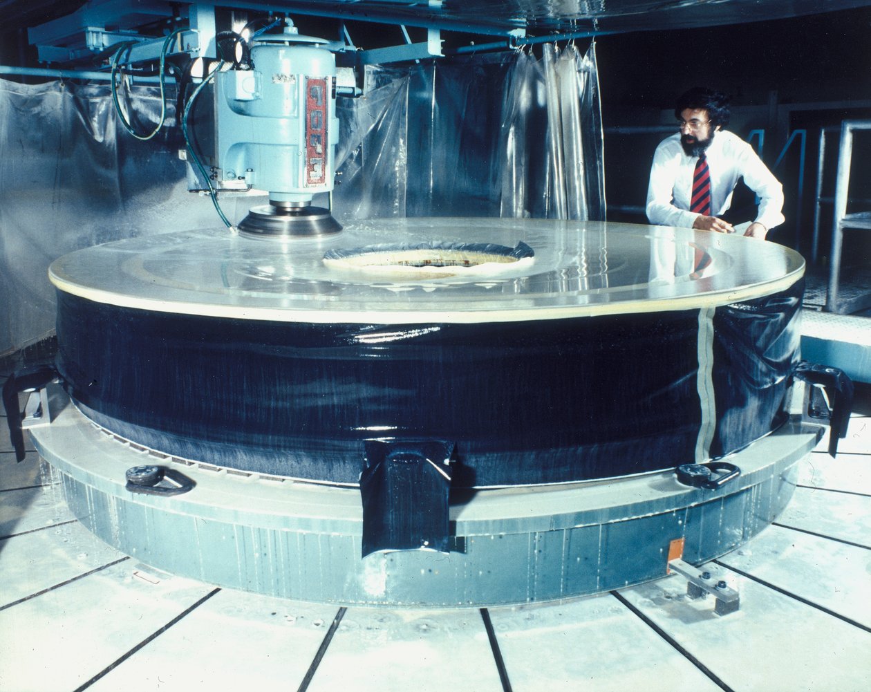 Polering af Hubble-teleskopets spejl, 1980