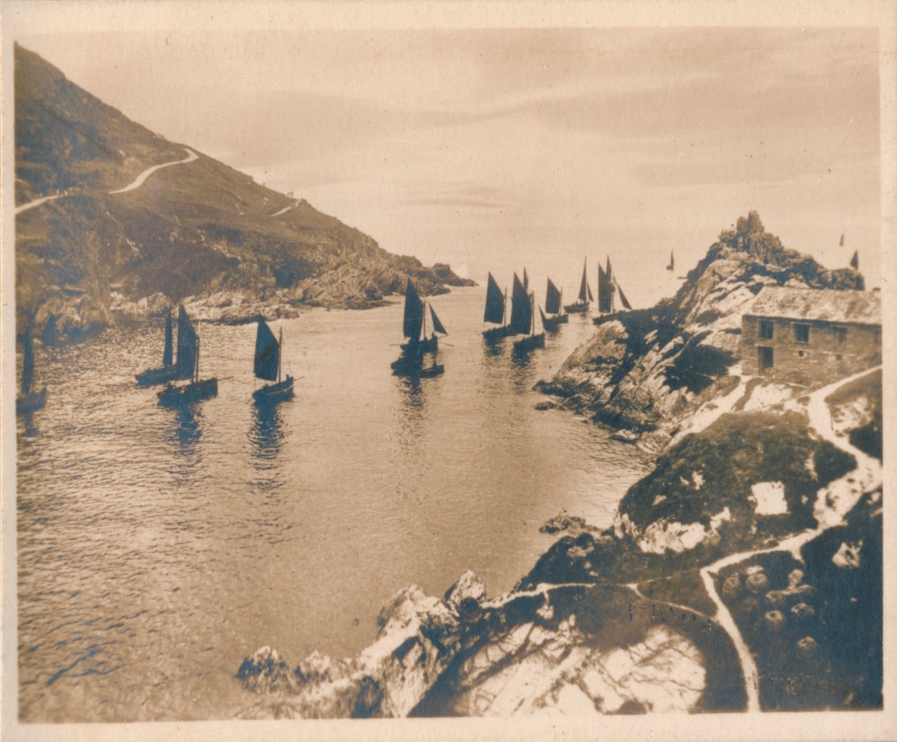 Polperro Harbor & Peak Rocks, 1927 af Unbekannt