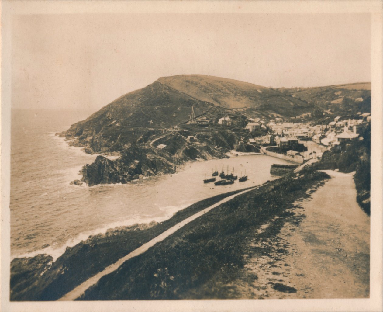 Polperro fra Talland Cliff Path, 1927 af Unbekannt