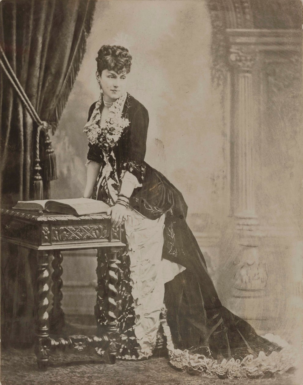 Portræt af Marquise Marie Arconati Visconti, født Peyrat 1840-1923, 1870. af Unbekannt