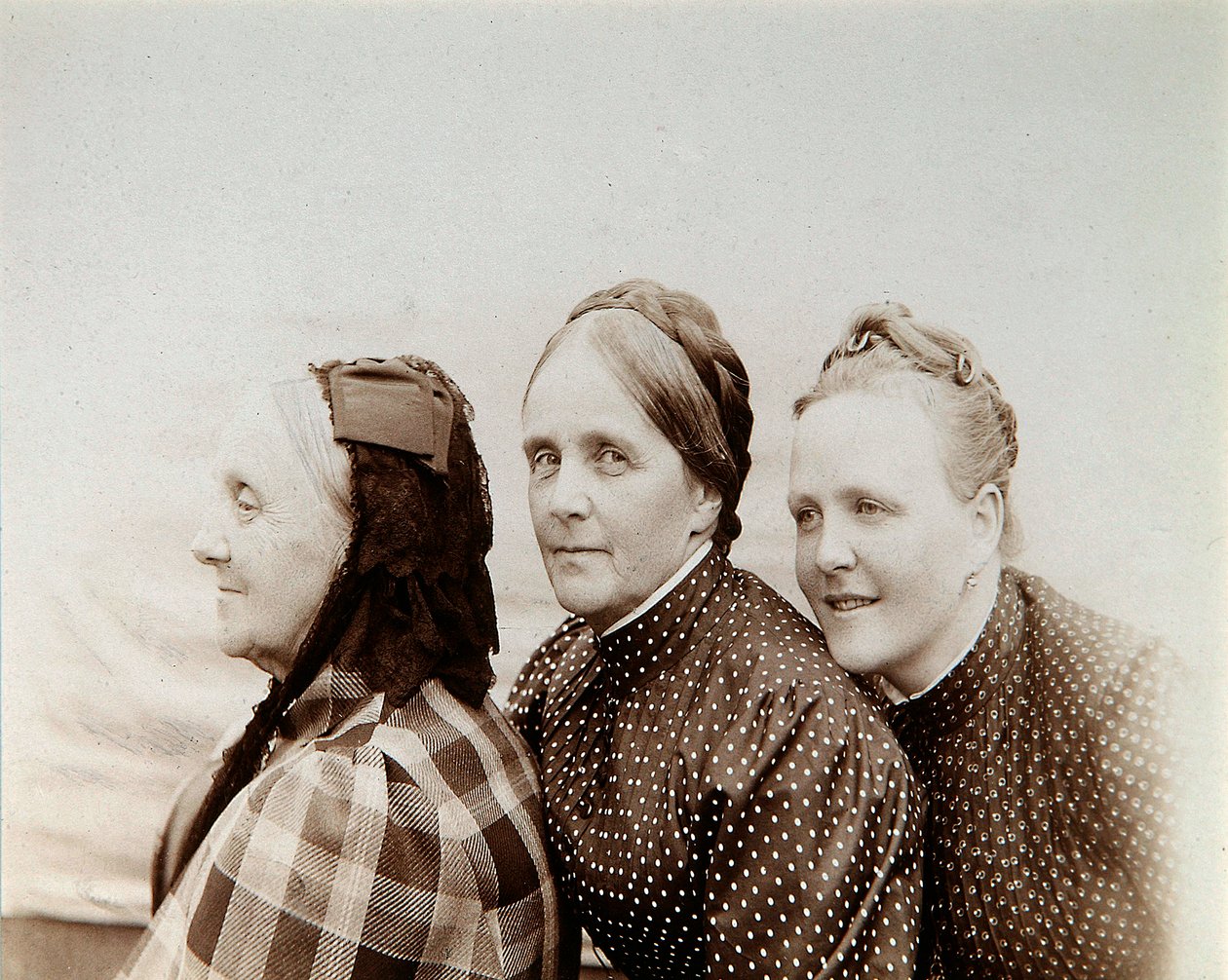 Portræt af tre kvinder, Rusland, 1890