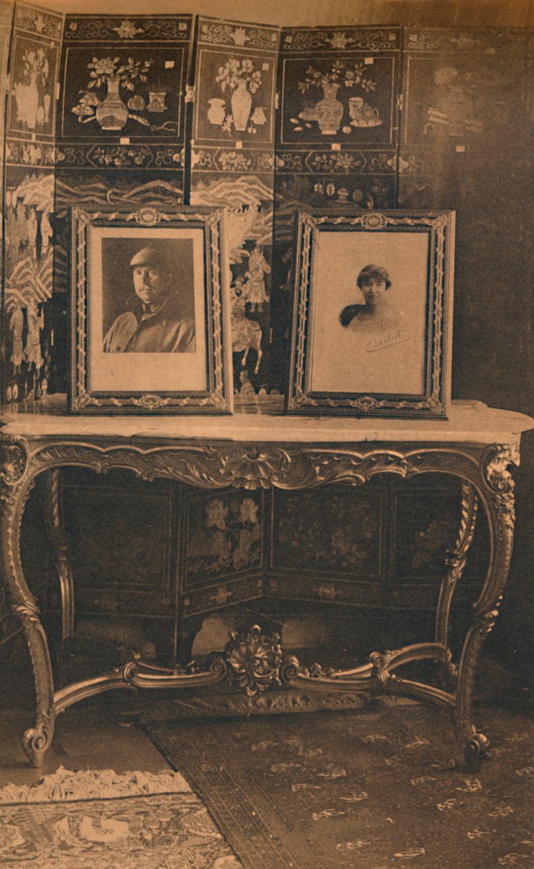 Portrætter af kongen og dronningen af Belgien på den cubanske ambassade i Bruxelles, Belgien, 1927. af Unbekannt
