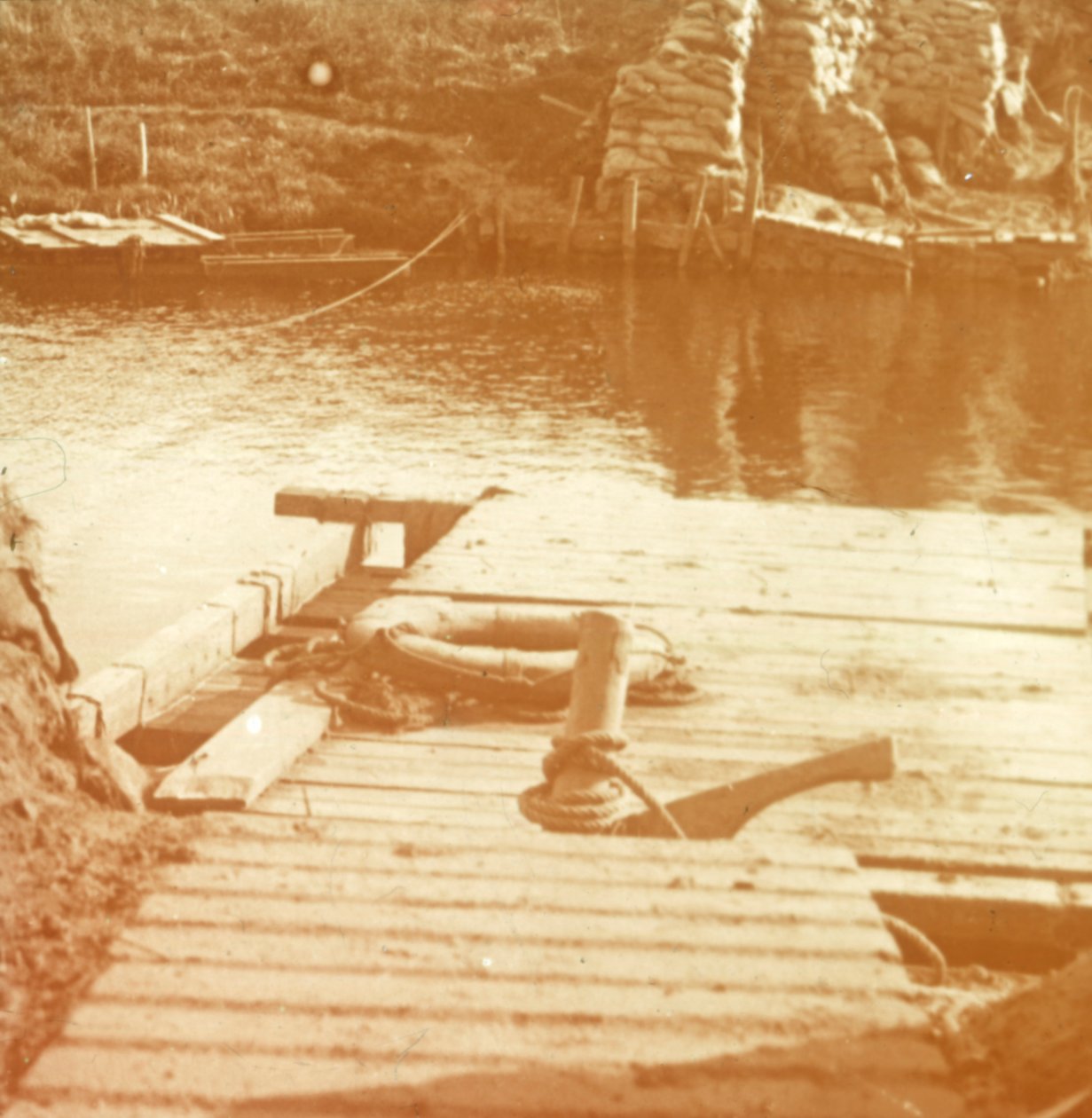 Post på flodbredden, Diksmuide, Belgien c1914-c1918 af Unbekannt