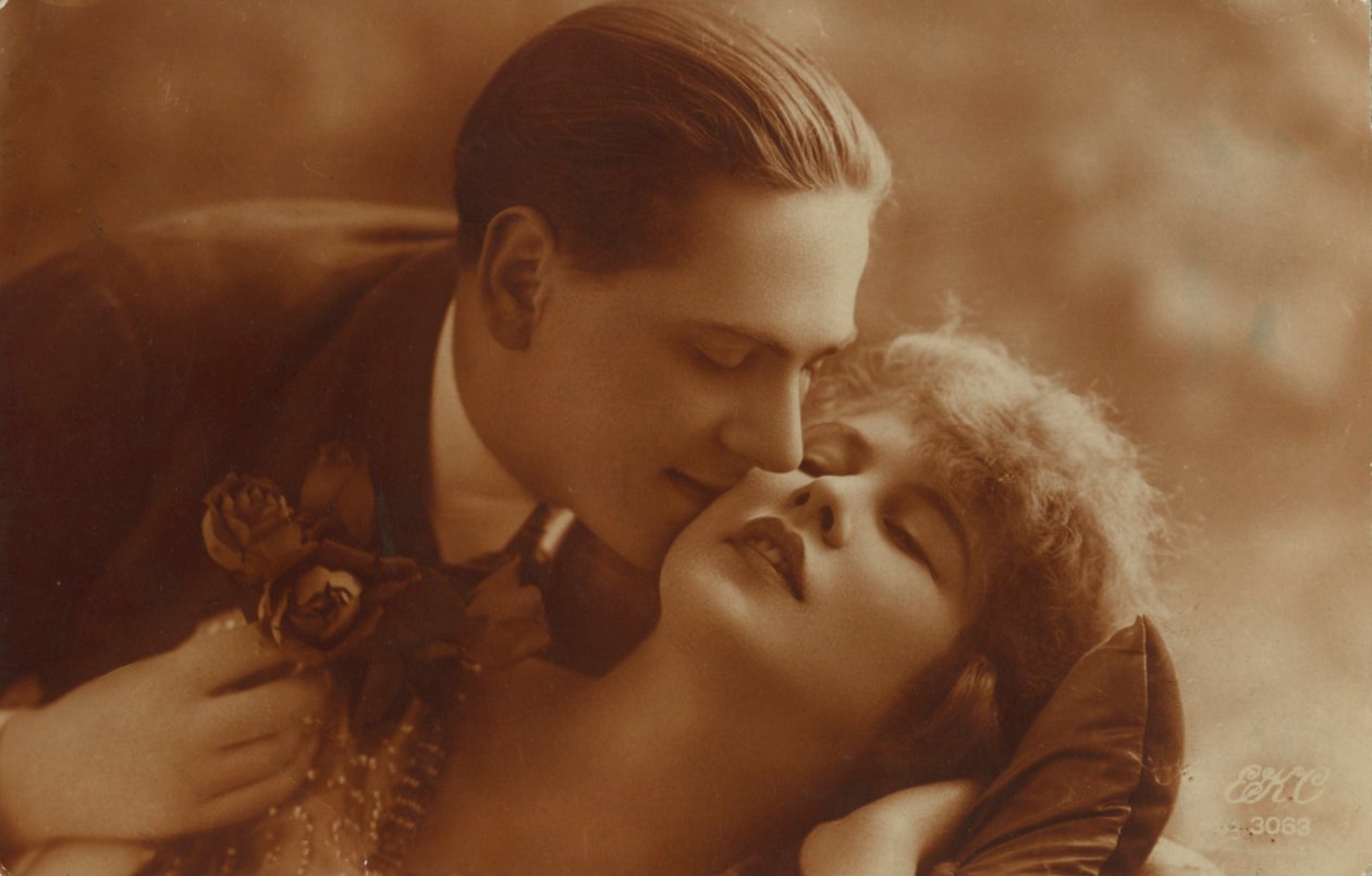 Postkort af romantisk vintage par, i sepia af Unbekannt