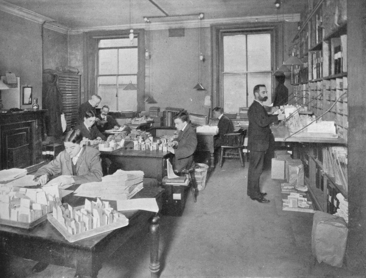 Udarbejdelse af publikationer til pressen, Patent Office, London, c1903 1903 af Unbekannt