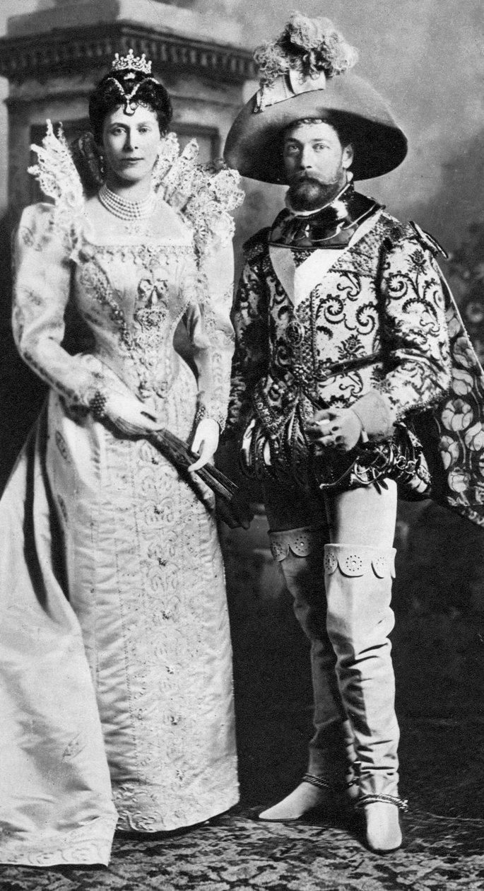 Prins George og Mary af Teck i fancy kjole, Devonshire House Ball, 1897 af Unbekannt