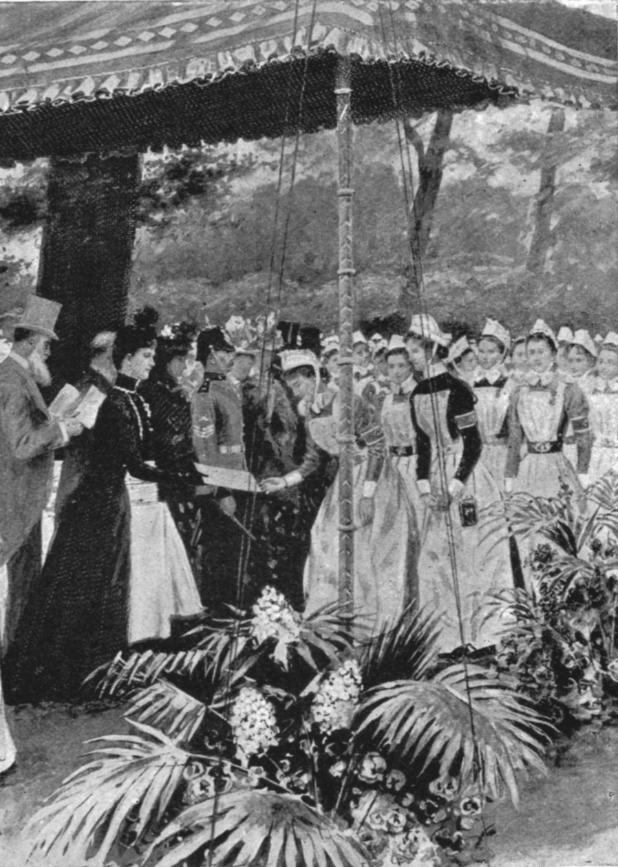 Prinsesse Alexandra overrækker certifikater til sygeplejersker i Marlborough House, 21. juli 1899, 1901. af Unbekannt