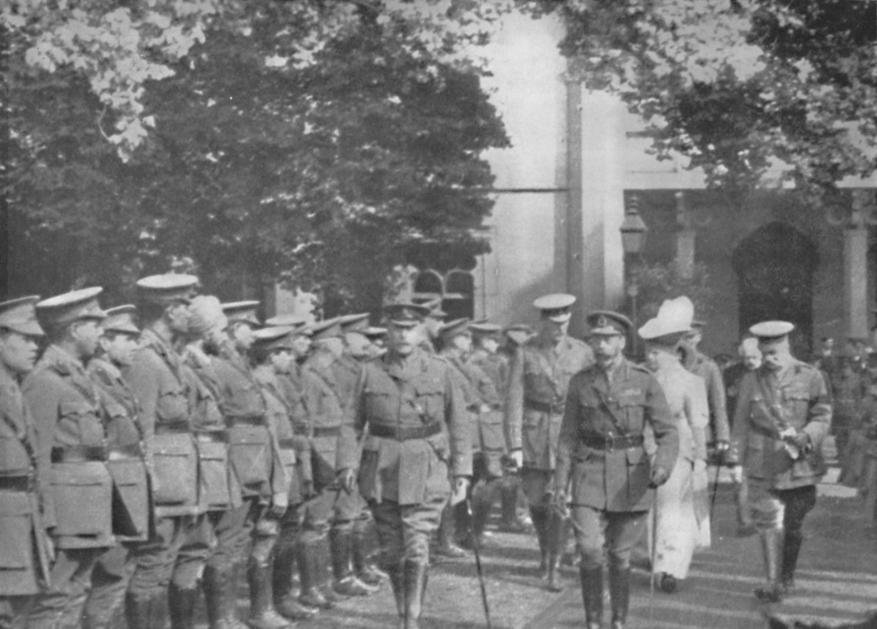 Fortsætter til Investituren, 25. august 1915, 1939 af Unbekannt