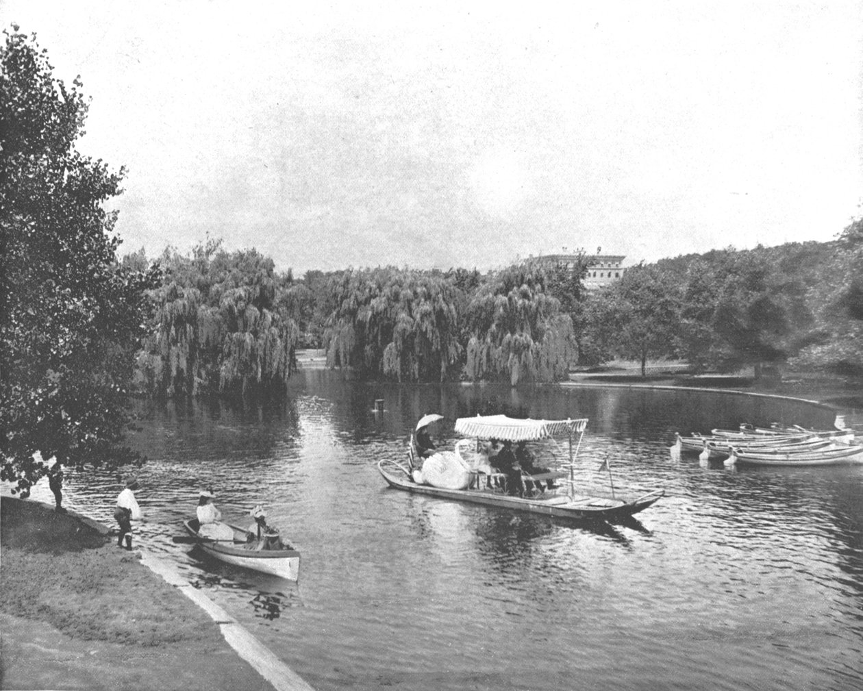 Public Garden and Lake, Boston, USA, c1900. af Unbekannt