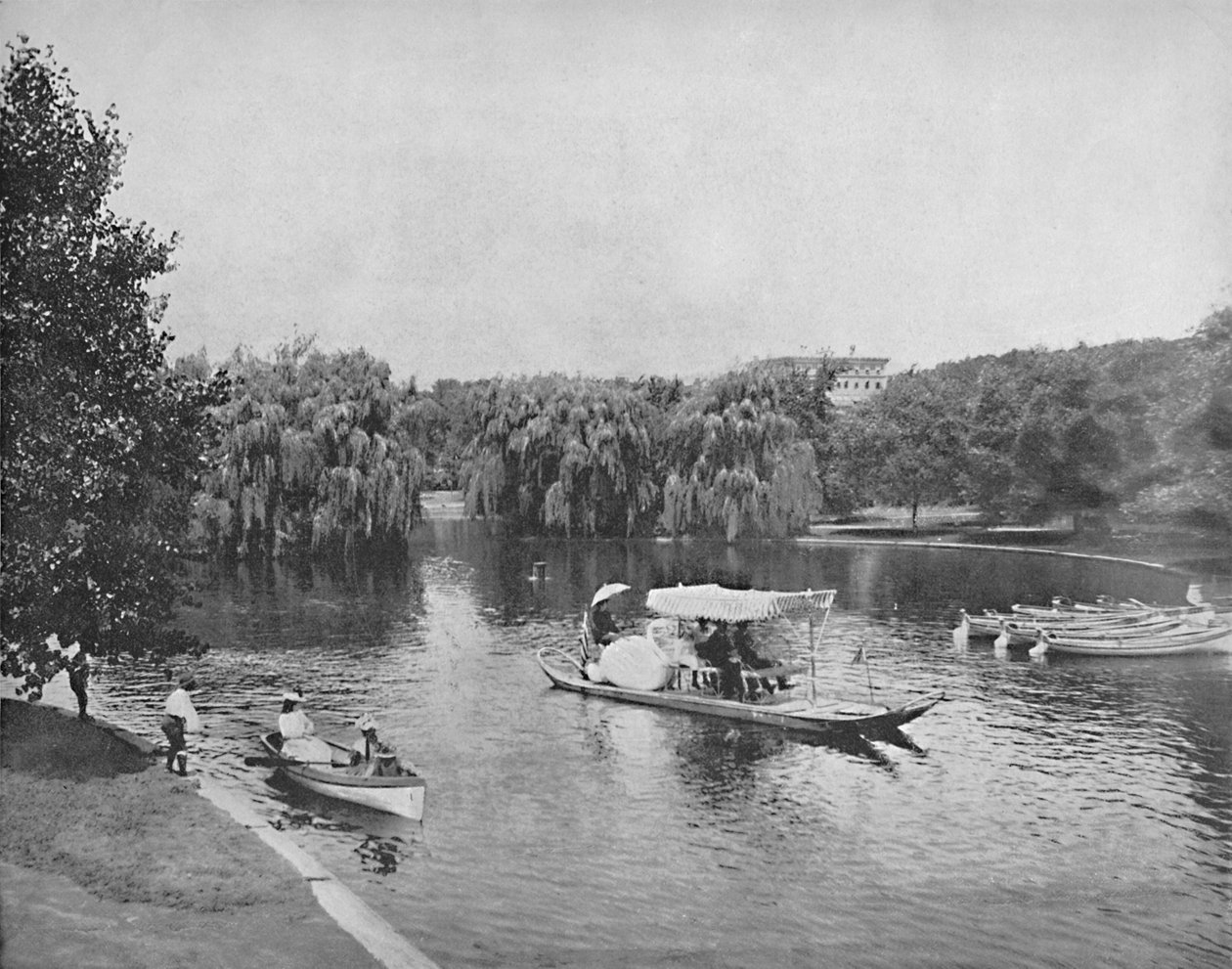 Public Garden and Lake, Boston, c1897. af Unbekannt