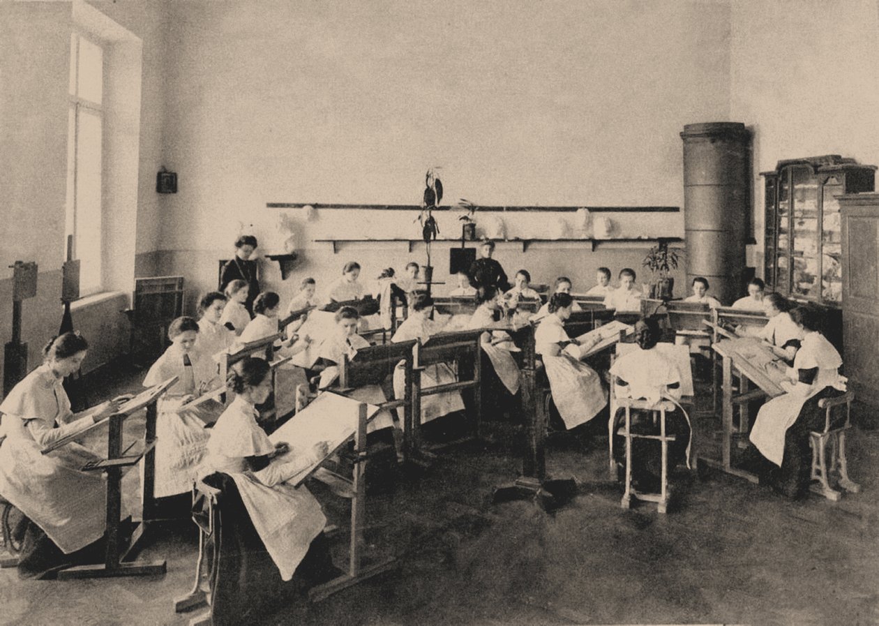 Elever fra Smolny Institute for Noble Maidens ved en maletime, 1889 af Unbekannt