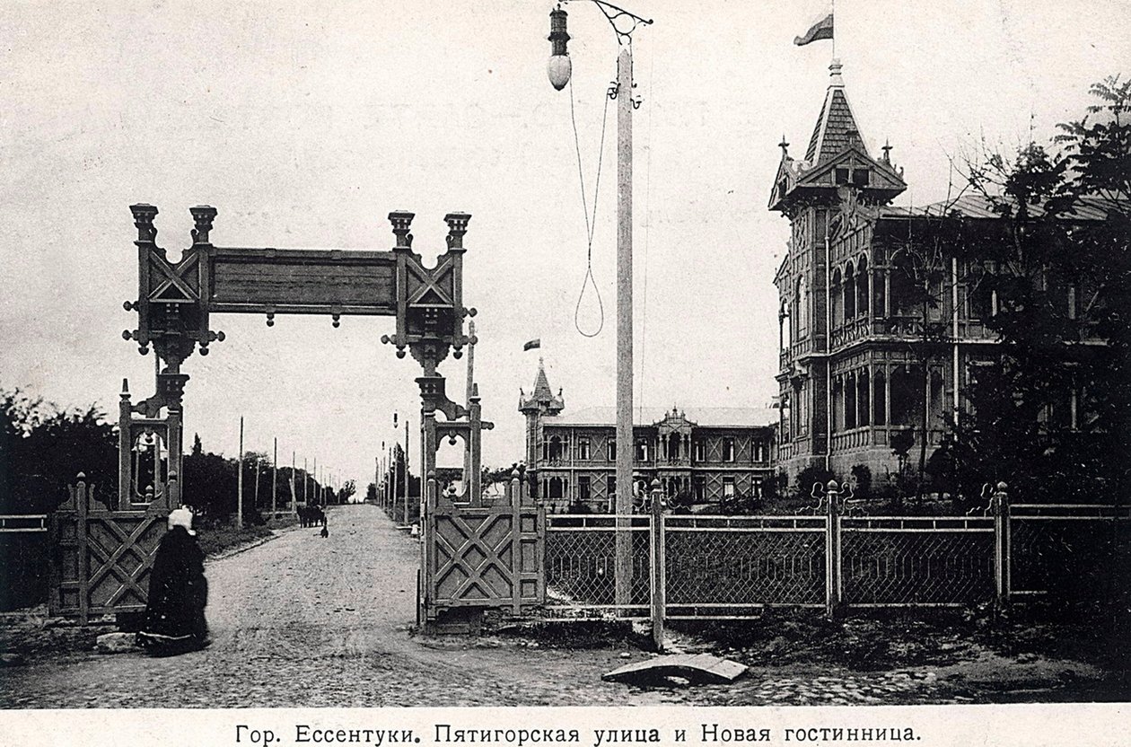 Pyatigorsk Street og et hotel, Yessentuki, Rusland, 1900-tallet. af Unbekannt