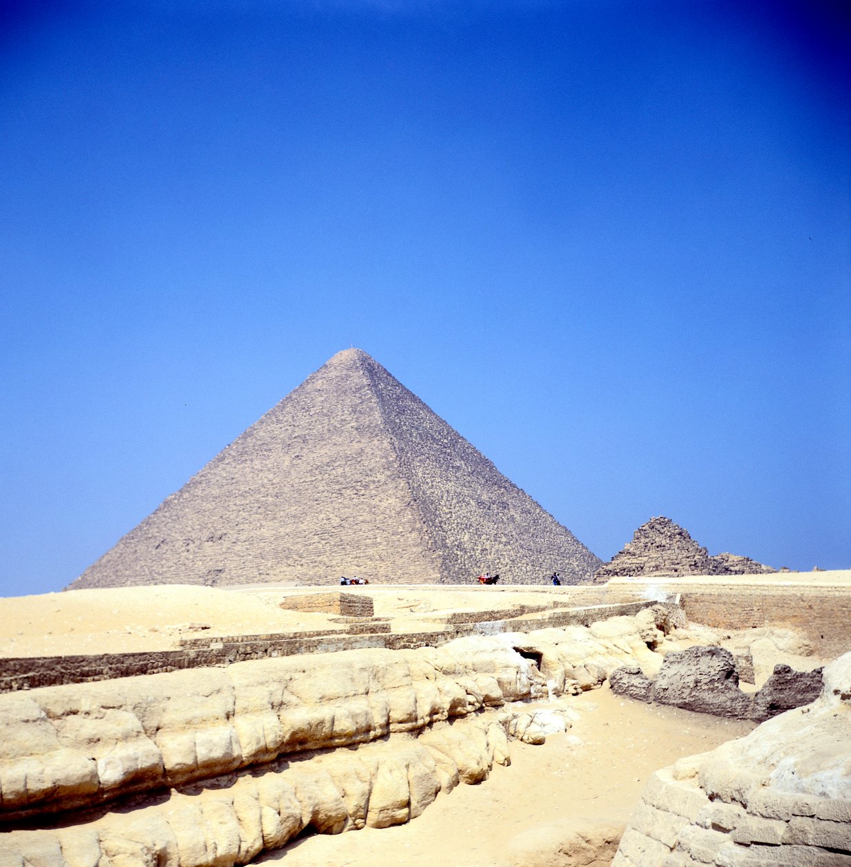 Pyramide ved Giza, Egypten, Det Gamle Kongerige, c26. århundrede f.Kr af Unbekannt