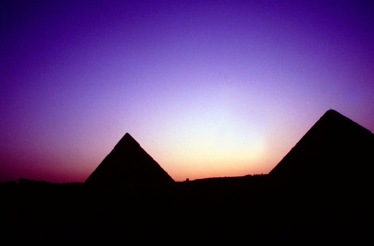 Pyramiderne i Giza, Egypten, ved solnedgang, c26. århundrede f.Kr af Unbekannt