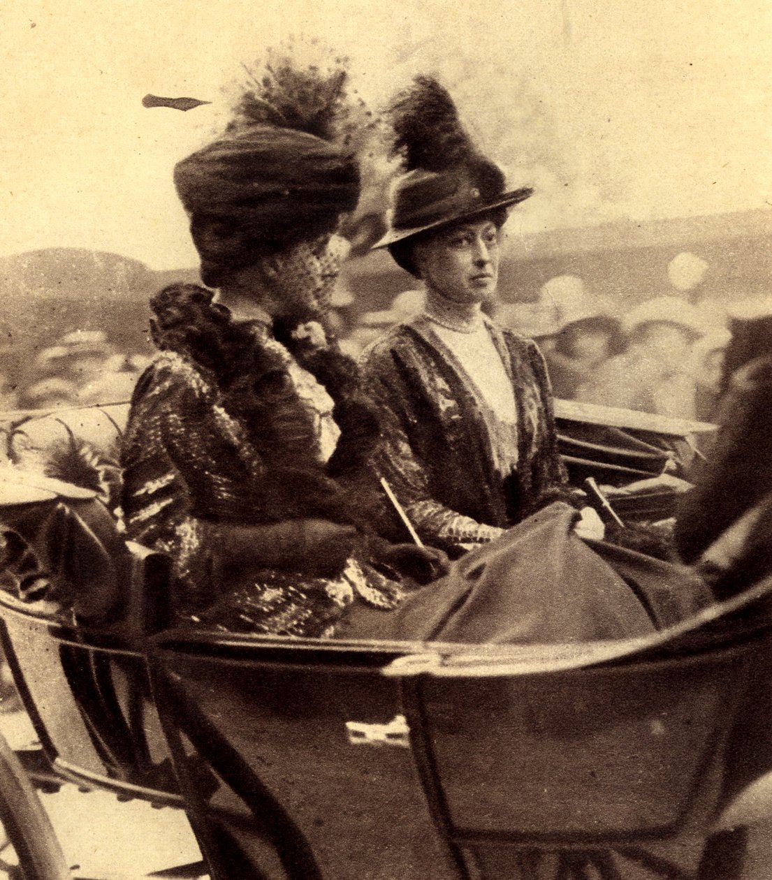 Dronning Alexandra af Danmark og prinsesse Victoria ankommer til St. Pauls Cathedral af Unbekannt