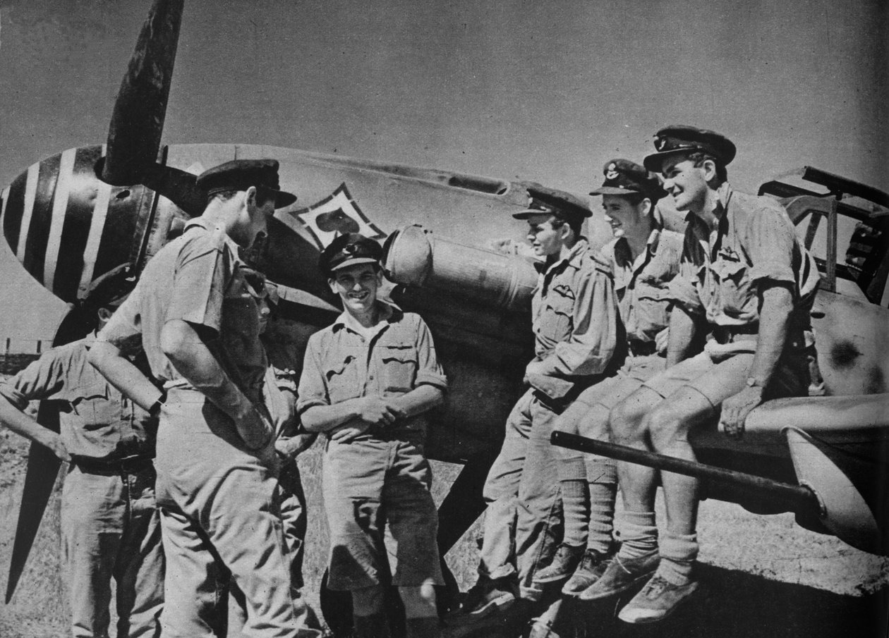 R.A.F bidrager med sin storslåede kvote, 1943-44 af Unbekannt