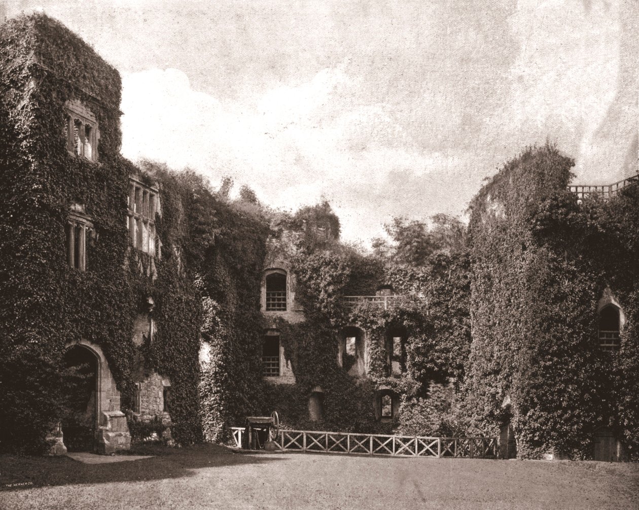 Raglan Castle, Monmouthshire, Wales, 1894. af Unbekannt