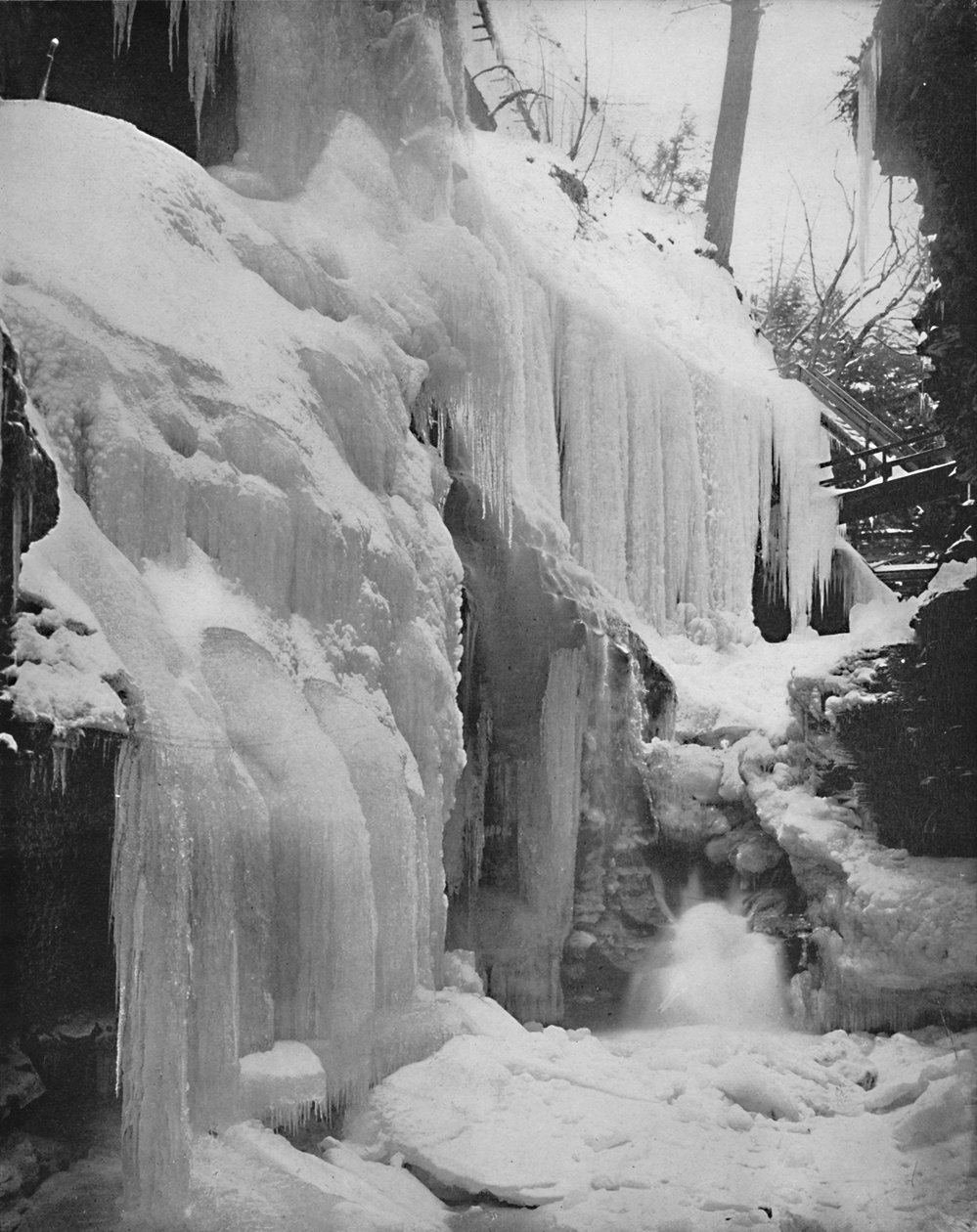 Rainbow Falls in Winter, Watkins Glen, New York, c1897. af Unbekannt
