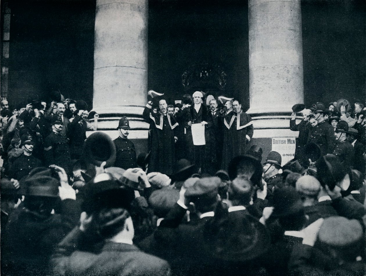 Læser proklamationen af krigen mod Tyrkiet fra Royal Exchange, London, 1914 af Unbekannt
