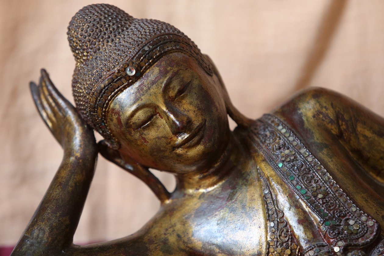 Liggende Buddha-statue. Gretz. Frankrig af Unbekannt