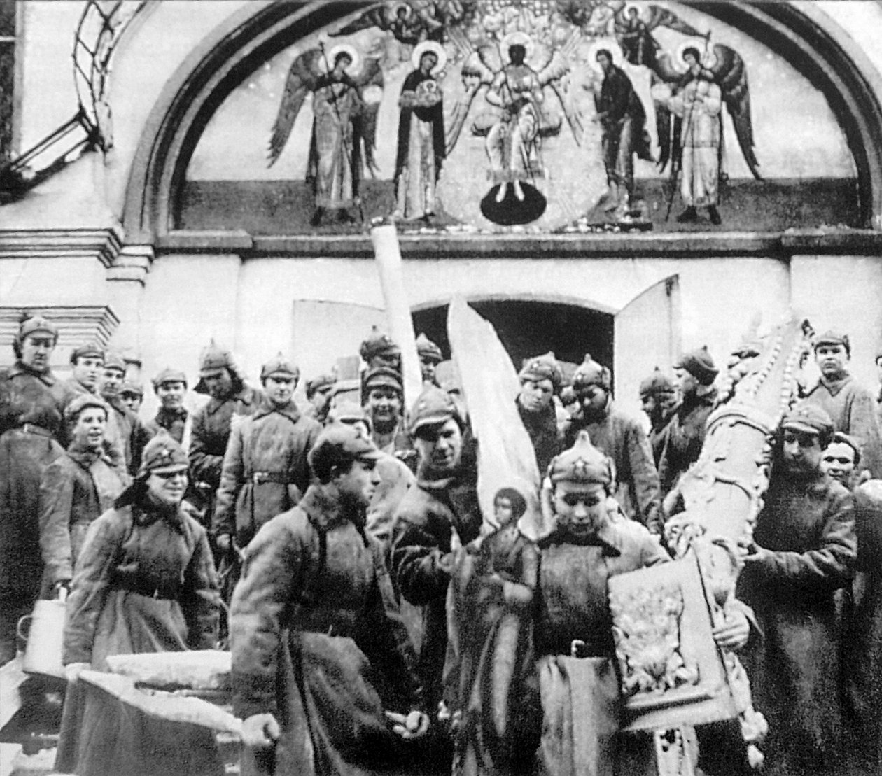 Røde Hærs mænd konfiskerer kirkeskatte fra Simonov-klostret, Moskva, USSR, 1925 af Unbekannt