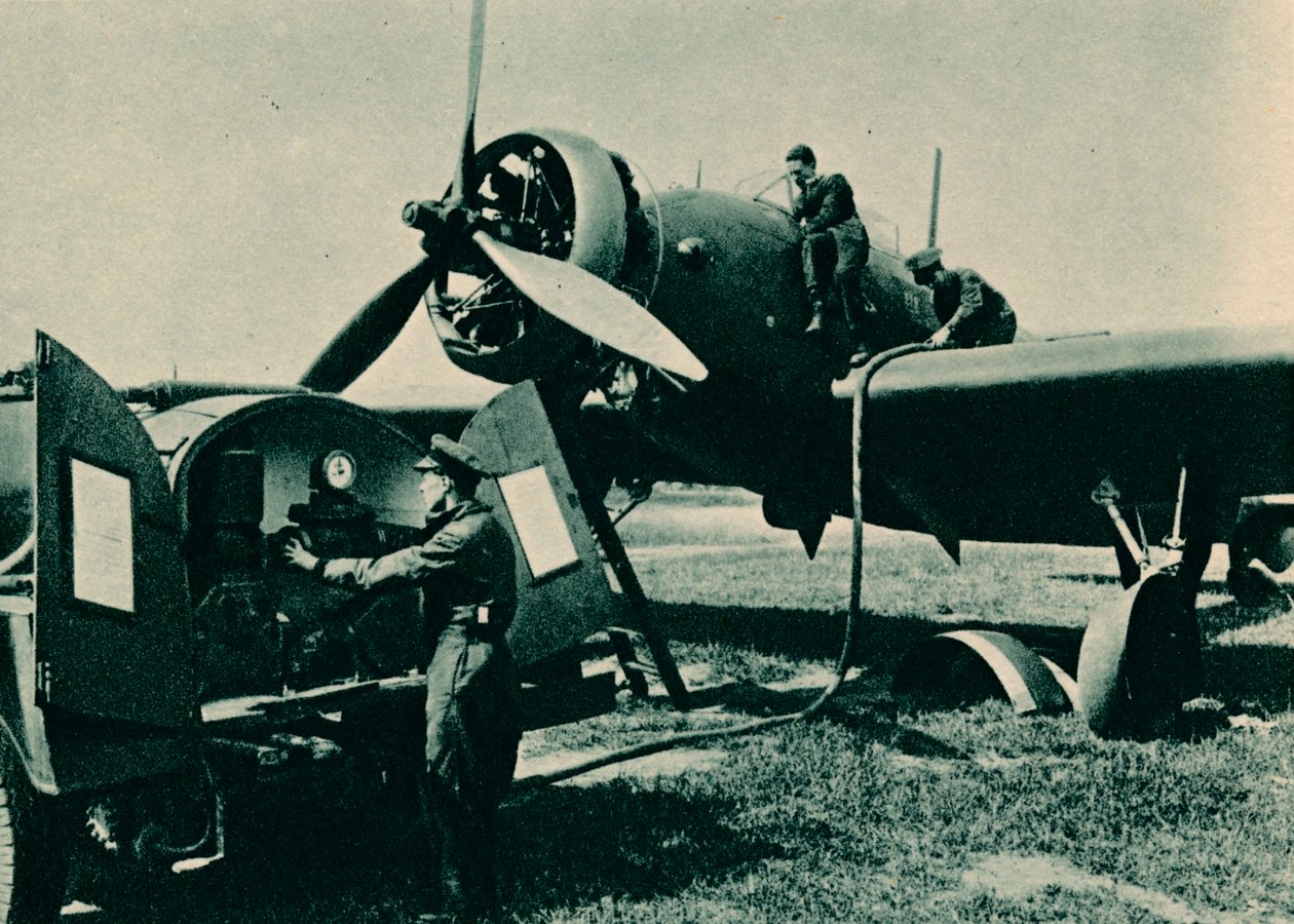 Tankning af et Wellesley bombefly, 1940 af Unbekannt