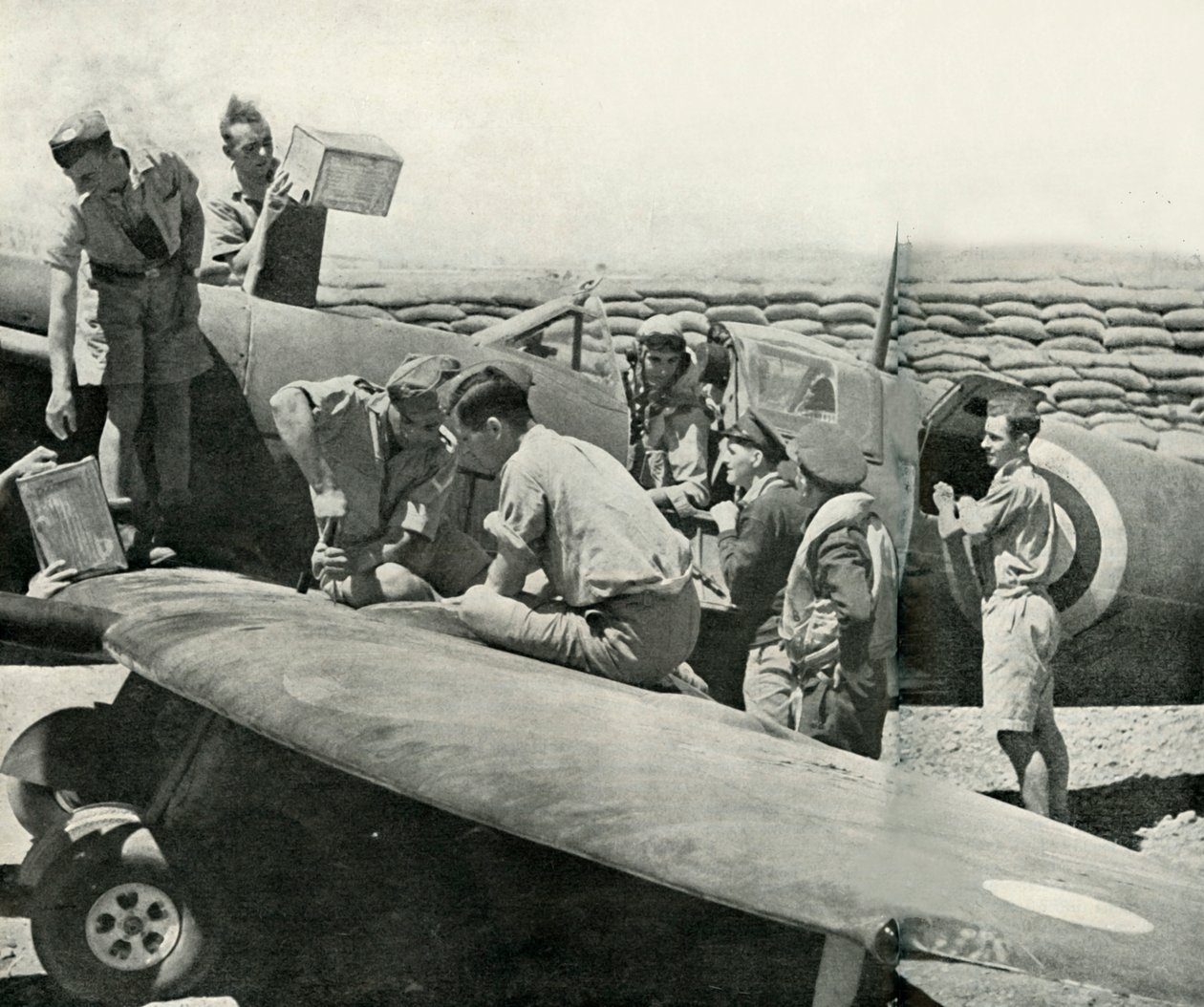Tankning og genbevæbning af Spitfire-krigere, Malta, Anden Verdenskrig, 1942 1944. af Unbekannt
