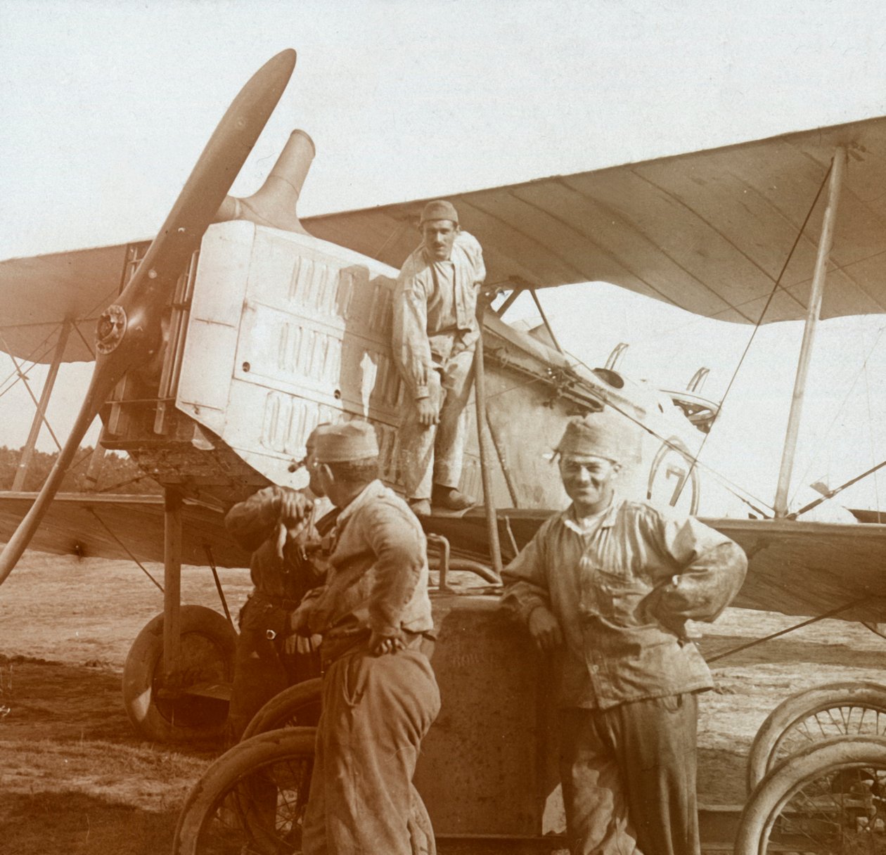 Tankning biplan, c1914-c1918 af Unbekannt