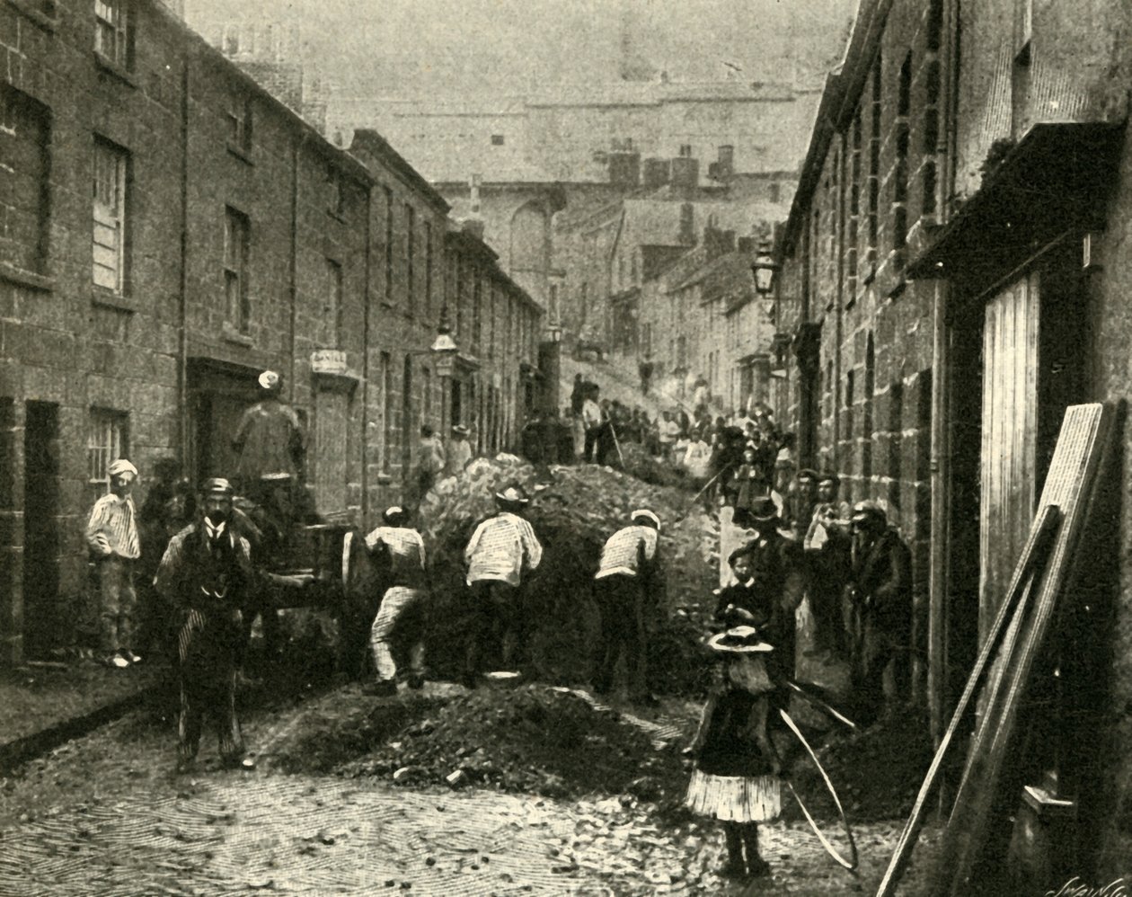 Fjernelse af affald, der blev bragt ned af en oversvømmelse ved St. Ives, 1901. af Unbekannt