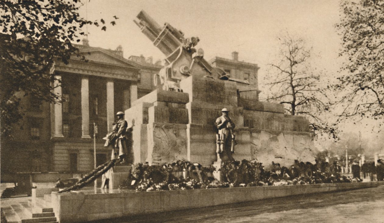 Repræsentation i sten af en 9-tommer haubits, der forårsagede stor kontrovers, c1935. af Unbekannt