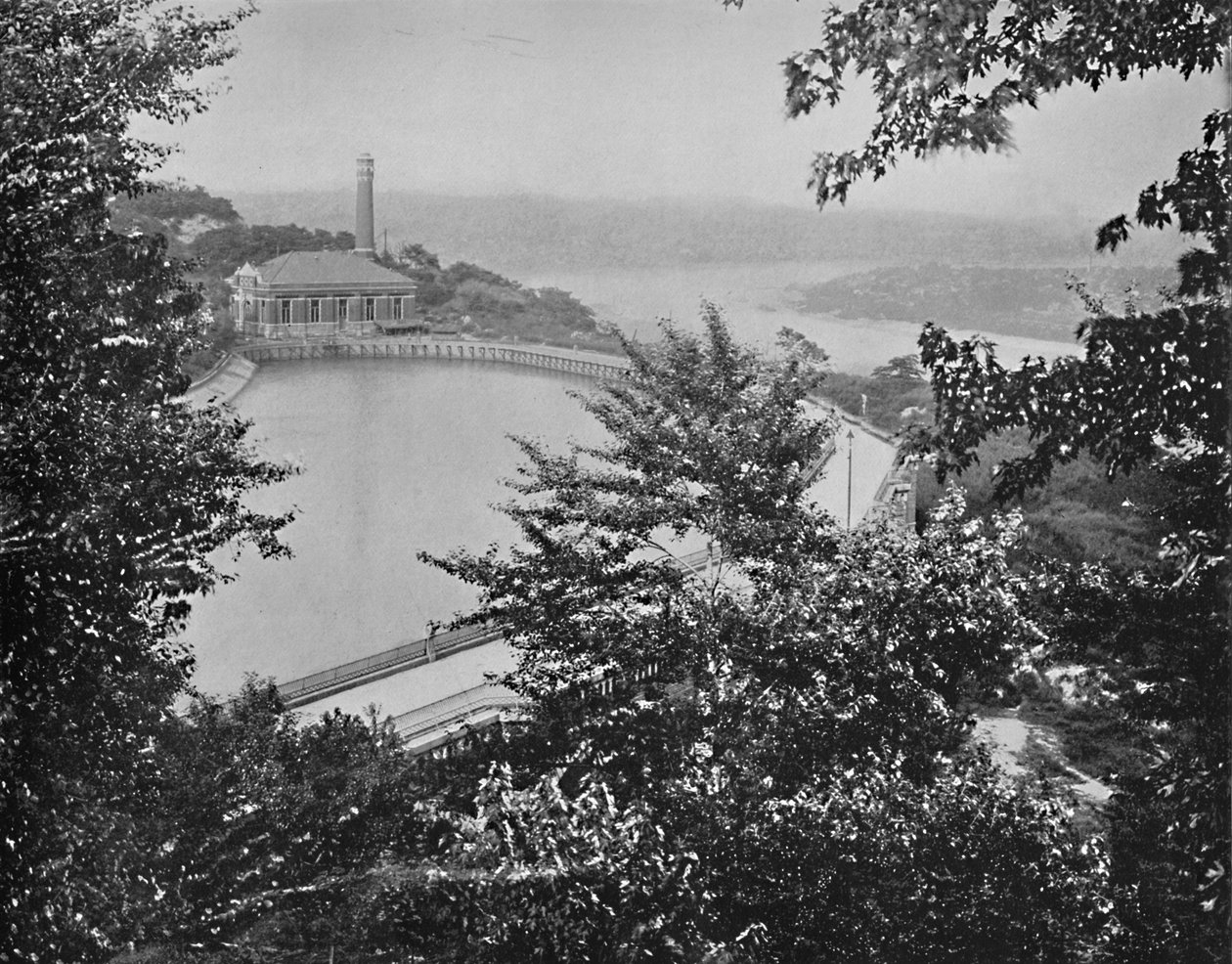 Reservoir, Eden Park, Cincinnati, Ohio, c1897. af Unbekannt