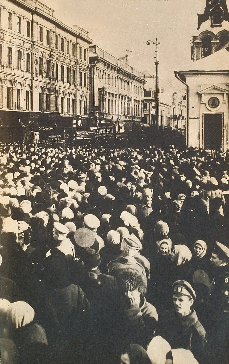 Revolutionære folkemængder ved Tverskaya, Moskva, Rusland, c1905-c1917 af Unbekannt
