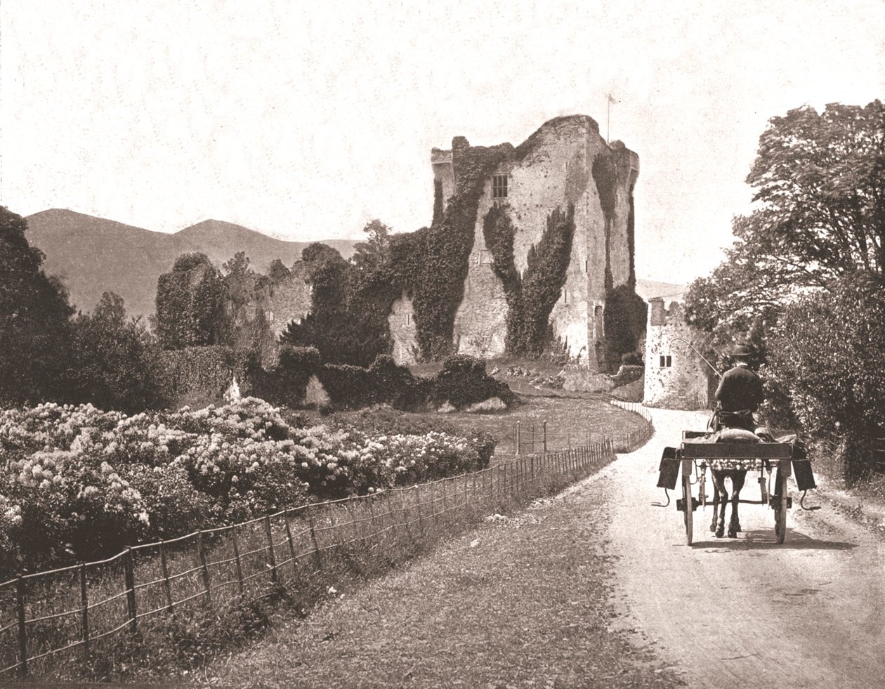 Ross Castle, Isle of Ross, County Kerry, Irland, 1894. af Unbekannt