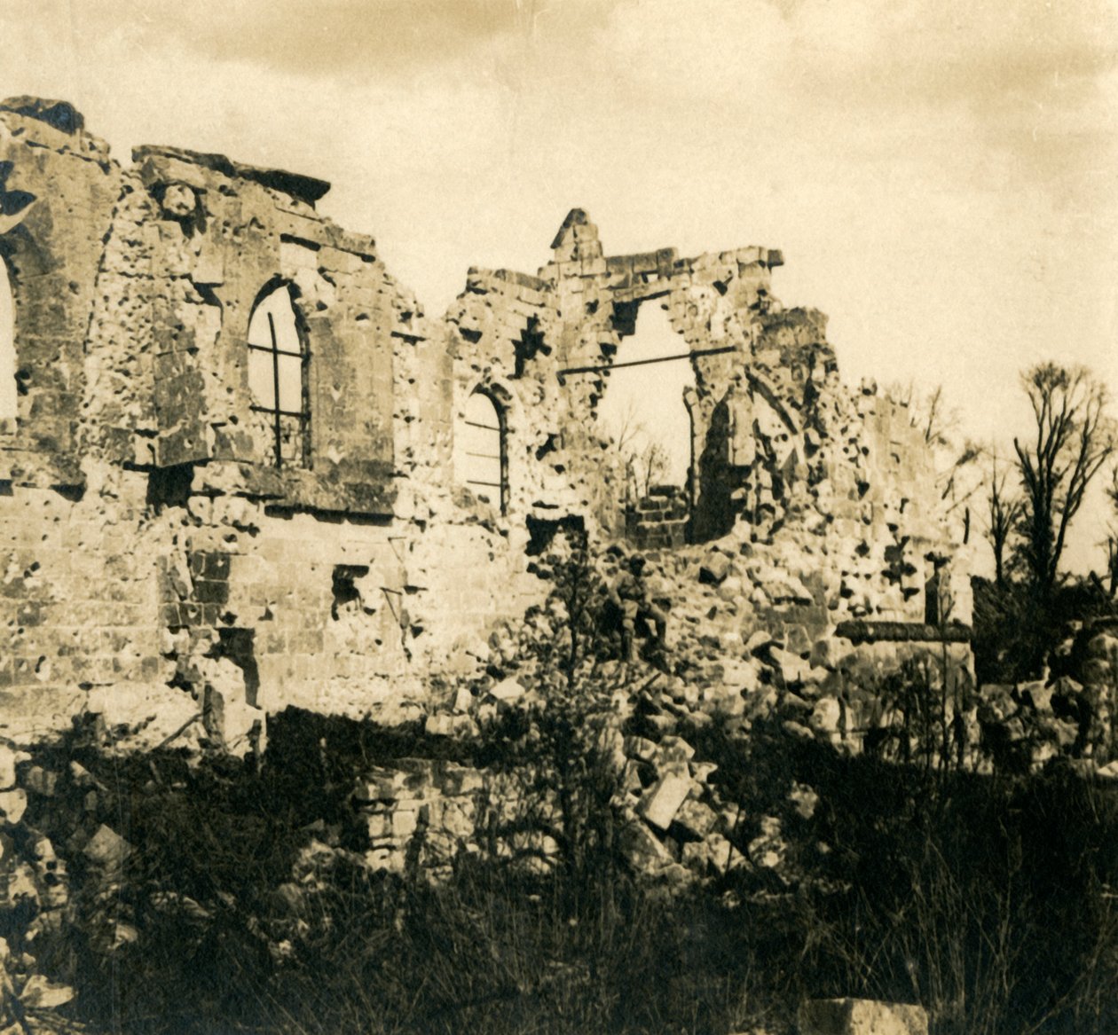 Ødelagt kirke i Dreslincourt, det nordlige Frankrig, c1914-c1918 af Unbekannt