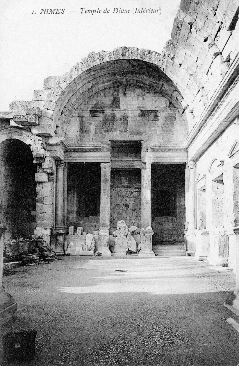 Ruineret interiør af det romerske tempel Diana, Nimes, Frankrig, 20. århundrede af Unbekannt
