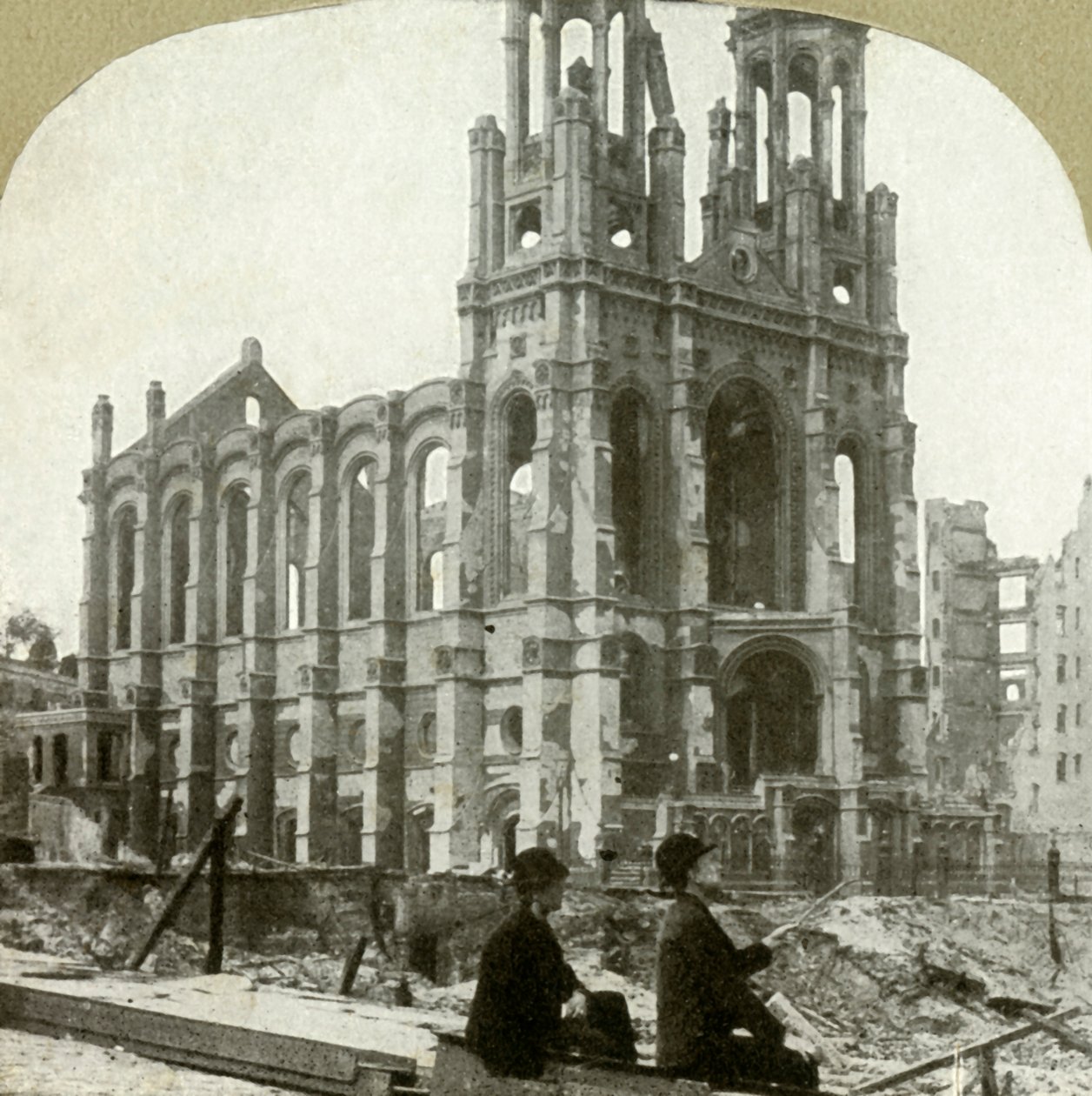 Ruinerne af den jødiske synagoge på Sutter St., stod for de store jordskælv i 1865 og 1868, 1906. af Unbekannt